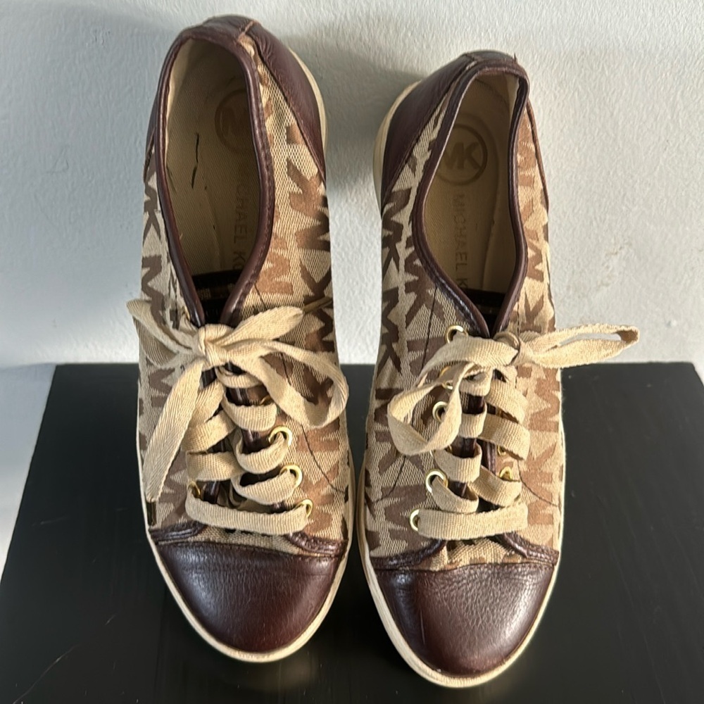 🍍 Michael Kors City Sneaker Signature  MONOGRAM MK Shoe Women's SZ 7 Brown Tan
